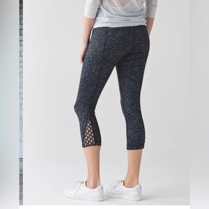 Lululemon True Self Crop II Samba Snake Battleship Black leggings‎